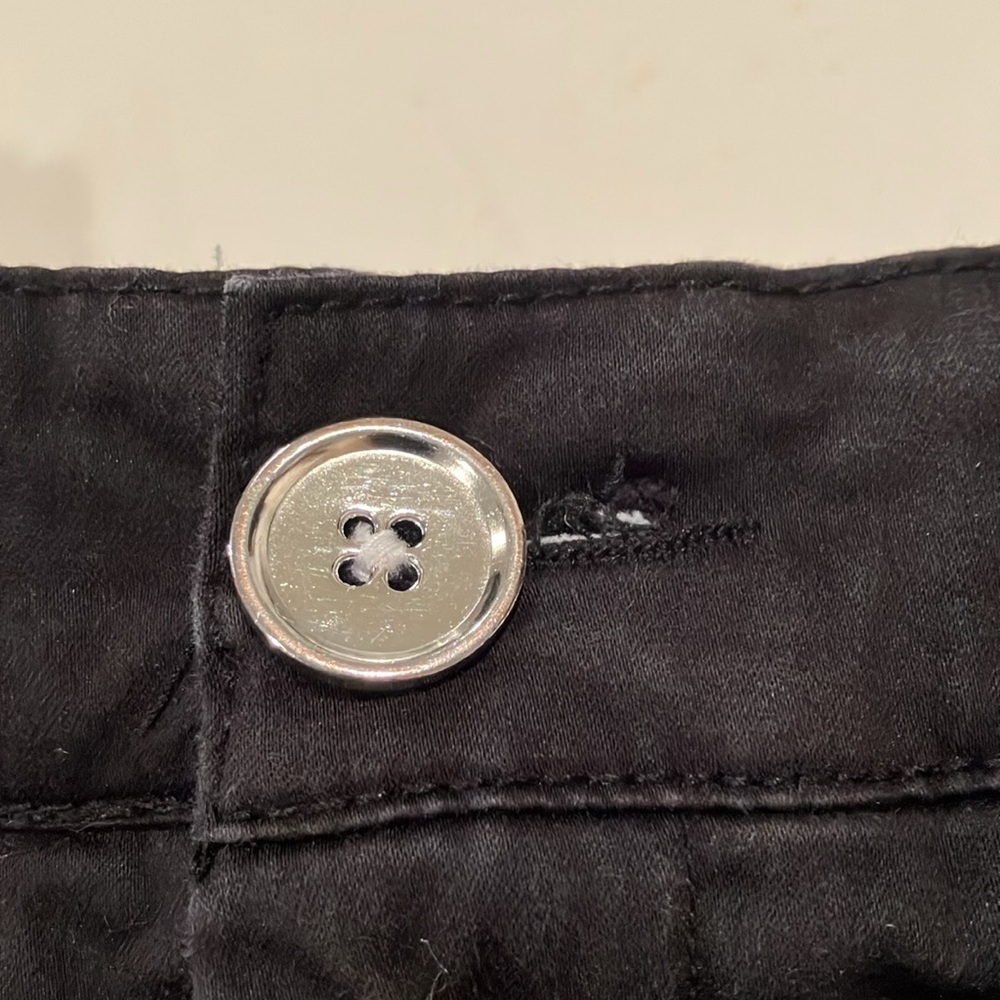 Preloved intro casual elegance Stretch shorts with 2 buttons on front pockets ❤️ - Picture 5 of 8